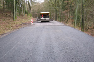 Stand der Straßenbauarbeiten Almersbach nach Oberwambach